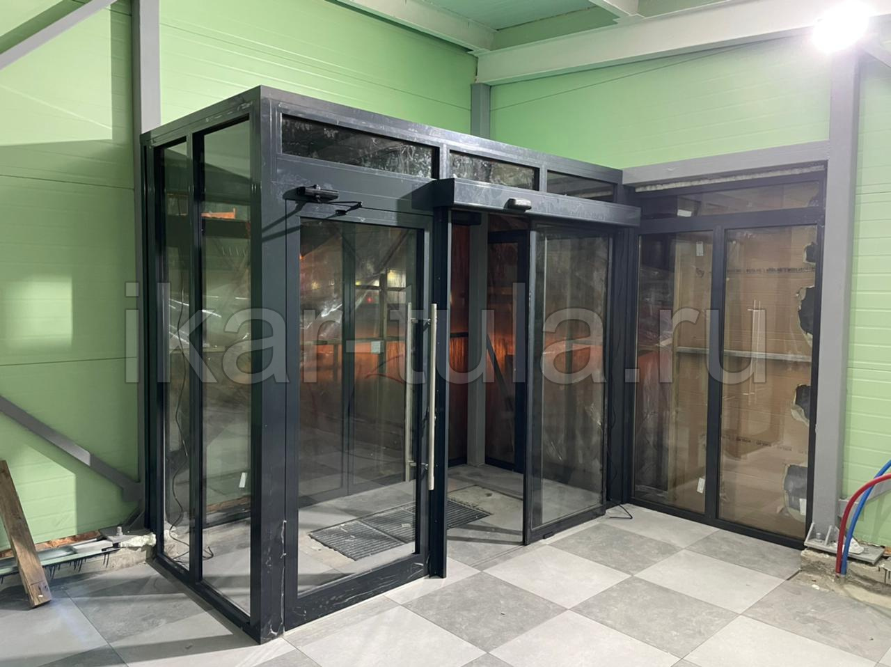 Изготовление и монтаж входной группы с тамбуром из алюминиевого профиля ...